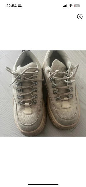 Eytys angels  - Säljer mina eytys då jag har tröttnat på dom 😊 går att göra dom renare, men har inte orkat. Kan skicka fler bilder om det behövs <3