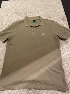 Hugo boss piké - Aldrig använts, skick 10/10 riktig fin inga fläckar, hål osv