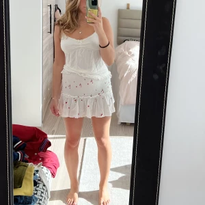 Volang kjol - Super fin volang kjol köpt från Asos. Väldigt bra skick! Använd 2 ggr. 