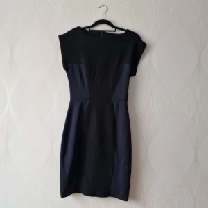 Svart klänning  - Vintage svart ute klänning 