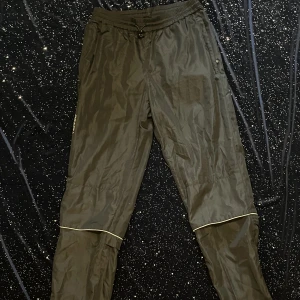 outwear pants/shorts - out wear pants that can be unzipped into shorts as well, never worn, they’ve got pockets with zippers as well