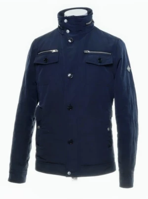 J Lindeberg - Bailey 56  - Perfekt vardagsjacka med riktigt schysst design. Praktisk, bekväm och högkvalitativ.  Riktigt bra jacka som har tagits väl hand om men tyvärr så har magen hunnit ikapp.  Inga defekter och ser lika bra ut som när den köptes.  Nypris 3000kr.