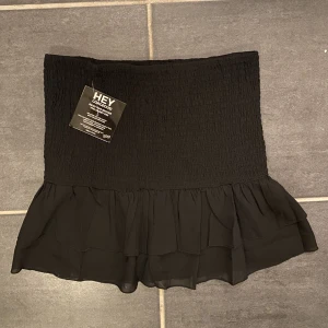 Kjol från Nelly med lappen kvar!  - Aldrig använd endast testad 💜 60kr+frakt 