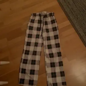 Svart vita pyjamas byxor från SHEIN storlek Xs/passar S