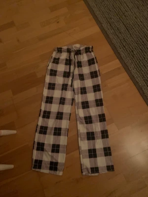 Pyjamas byxor - Svart vita pyjamas byxor från SHEIN storlek Xs/passar S