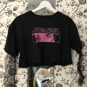 T-shirt med mesh ärmar  - Croptop med mesh ärmar. Oanvänd 