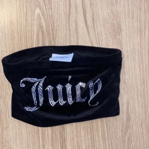 Juicy Couture topp  - Knappt andvänd och är som ny. Jätte fin men tyvärr fel storlek för mig.