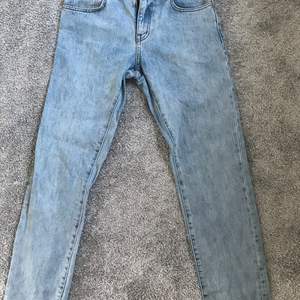 woodbird jeans i bra skick och kvalite. W28 L32. Passar dig runt 175cm