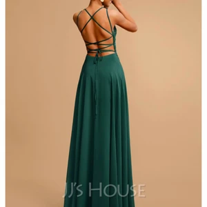 Svart Balklänning - Har beställt denna klänningen men har nog hittat en annan så kollar nu intresset på denna💕 får hem den i mitten på april! Det är modellen som på bilden men i svart❤️🥰