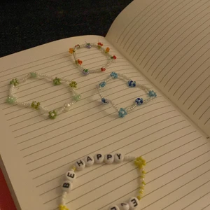 Armband (bara ex) - Jag har lite olika slags att välja på då man även kan Designa en egen!❤️ Kontakta om ni år intresserade då vi kan diskutera pris!❤️