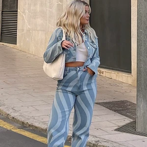 Jeansjacka - Jättefin jeansjacka från misslisebells kollektion med Na-kd. Helt oanvänd, lappen kvar. 200kr+frakt. Originalpris 499 kr 