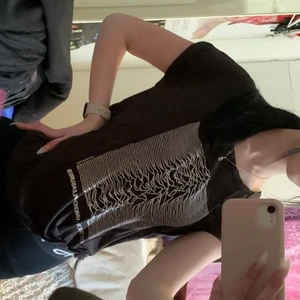 joy divison tshirt - tshirt från h&m! använd några gånger men fint skick! svalt skönt material 