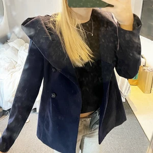 Kappa - As najs mörkblå kappa med luva från Amisu