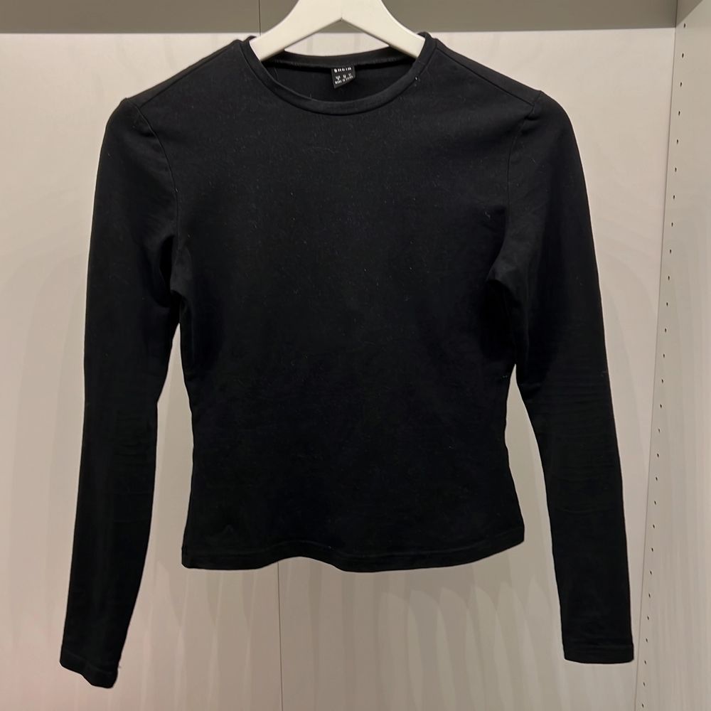 Långärmad svart tröja | Plick Second Hand