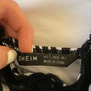 Zebra linne från shein  - Ett linne som varit trendigt ett tag! Från shein och är bra kavllitet.  Säljer pga knappt använt❤️ storlek S