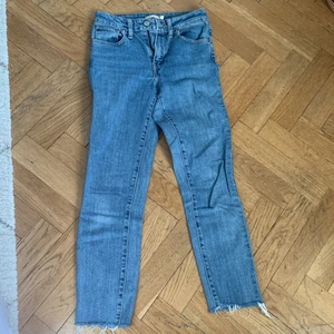 Levis jeans - Kan skicka men då betalar köparen för frakten ☺️