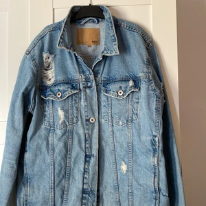 jeans jacka  - jeansjacka från lager 157, i storlek M, använd några gånger 