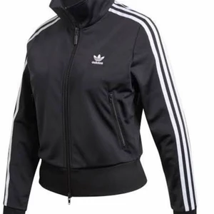 Adidas zipper tröja  - Adidas zipper. Använd men inga fel på den. Passar både man och kvinna🌺