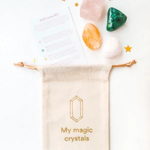 Self love kit - Säljer detta self love kit, har flertalet och allt på bilden ingår. Har börjat arbeta med ohlamoon och får därför mycket grejer hem jag tyvärr inte har plats för. Säljer dem därav billigare med 13kr frakt. Helt oanvända 🌸 (använder deras bilder). Nypris: 270kr‼️ INGET SAMARBETE