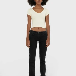 Low waist jeans - Säljer dessa lågmidjade jeansen i storlek 34 då jag köpte dem i fel storlek och inte hann returnera dem, aldrig använda har endast testat dem. Skriv för mått osv🤩😊