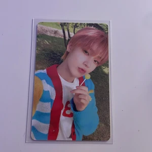 Sunoo season greatings 2022 PC - Photocard från season greatings 2022. Säljer för 60kr+frakt. frakten kostar 13kr. skriv privat för mer bilder och information:) Kan tradea men isåfall bara mot yeosang från ateez photocards