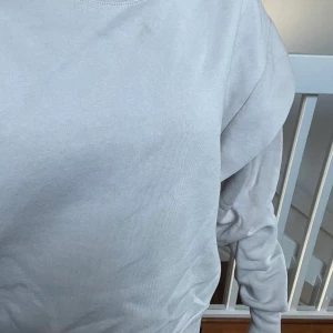 Beige tröja - Säljer den här tröjan ifrån Lindex💕använts ändats fyra gånger