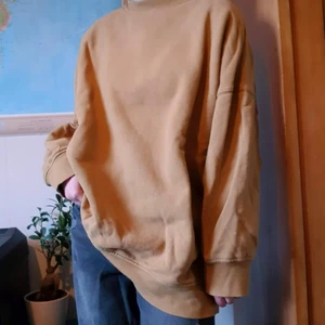 Senapsgul sweatshirt - Oversized sweatshirt från Monki i en jättefin senapsgul färg!