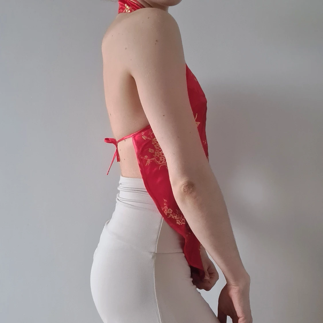 Kinesisk halterneck topp med öppen rygg - 90