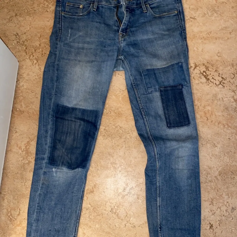 Jeans med färgade rutor storlek xs/s . Jeans & Byxor.