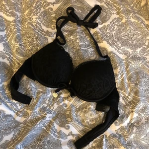 Bikiniöverdel  - Bikiniöverdel från hm, säljer då den är för liten. Använd fåtal gånger.💓