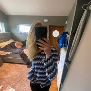 Tröja - INTRESSEKOLL! Om någon kommer med bra pris kan jag sälja min fina missoni tröja!💕💕