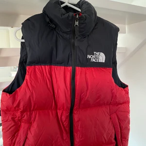 North face väst - Väldigt snygg north face väst som är helt felfri!