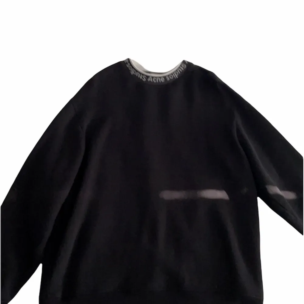 Säljer min acne studios sweatshirt som bara är använd ett fåtal gånger. Nypris 2500kr. Strl Small. Hoodies.