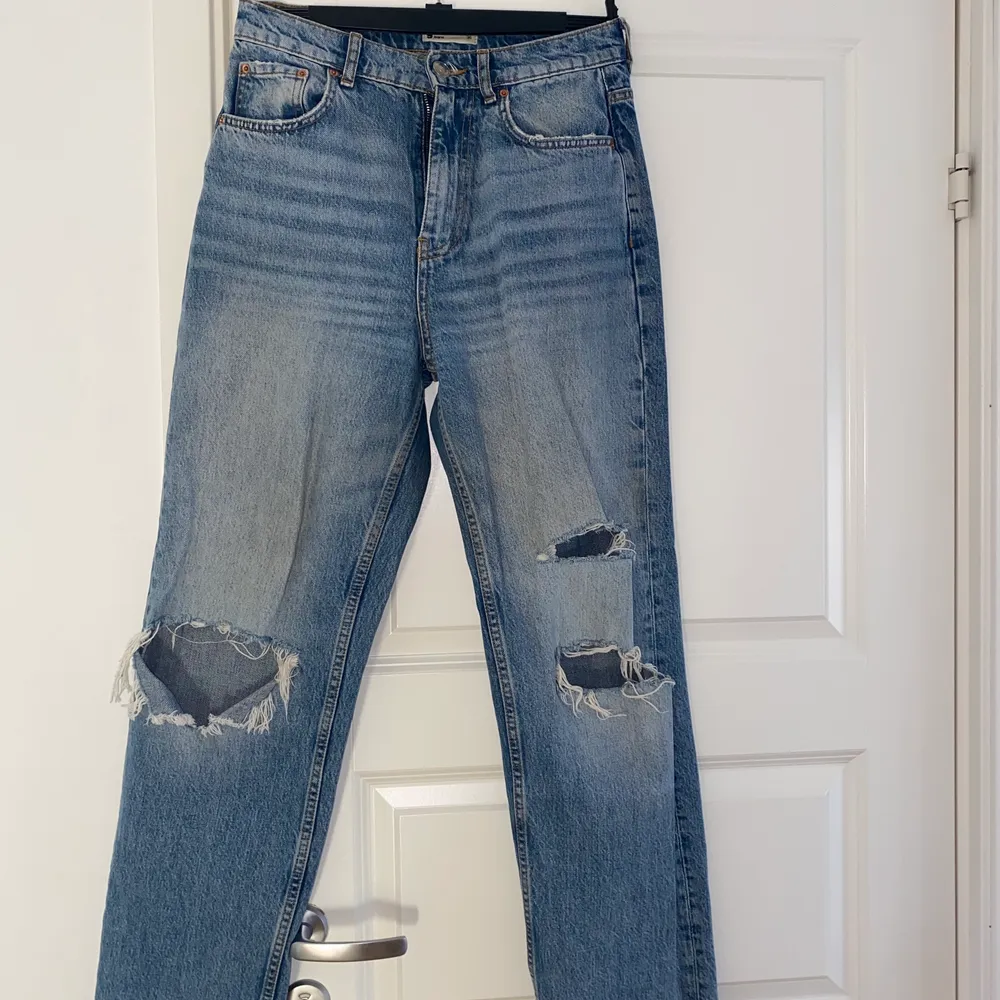 Högmdjade jeans från Gina tricot har tyvärr blivit lite små. Köpta för ca ett år sedan kostade då 599kr . Jeans & Byxor.