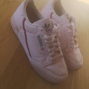 Adidas  - Rosa Adidas original s storlek 36,5 men passar även en 37 