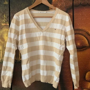 Tommy Hilfiger, passar storlek S  - Passar bra för kvinna S eller barn L