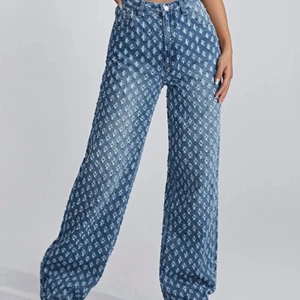 Jeans - Skitcoola raka jeans! Är i storlek S, köparen står för frakt☁️