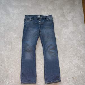 Hope rush jeans. Färgen säljs inte längre. Har använt dem ett antal gånger. Inga större förslitningar. Du står själv för frakten!