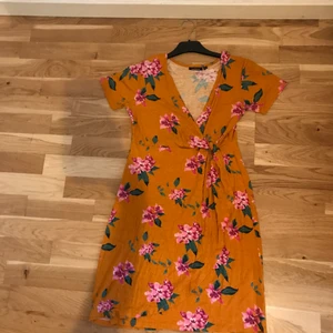 En fin sommarklänning  - En fin sommarklänning på storleken S