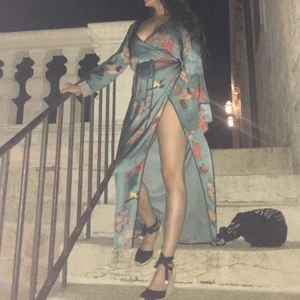 Zara Klänning Kimono - Använd ett fåtal gånger. Perfekt skick. Se bild två för färg.