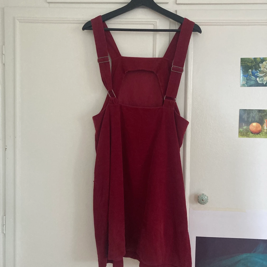 Röd hängselklänning  - 90