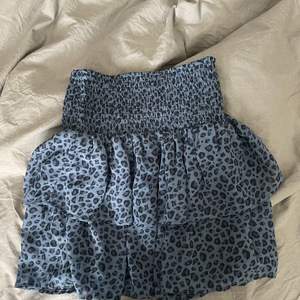 Super fin blå leopard kjol från Kappahl.💕