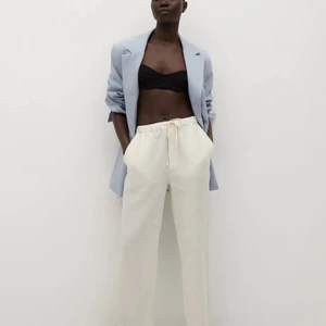 MANGO LINNEBYXOR - Säljer dessa sjukt snygga linnebyxor från mango slutsålda på många hemsidor!! Använda fåtal gånger och väldigt bra skick💕( alla som vill ha ytterligare bilder på de får det efter lovet)💓