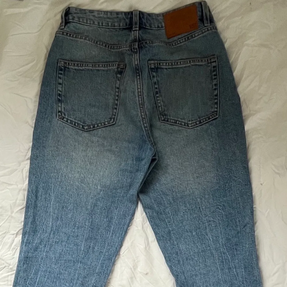Mom jeans från lager 157 Storlek S  Skriv privat vid frågor eller fler bilder💕. Jeans & Byxor.