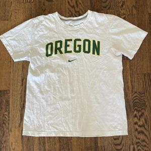 Nike tröja  - Snygg vintage tröja som inte kommer till användning. Storlek L. Högsta bud 