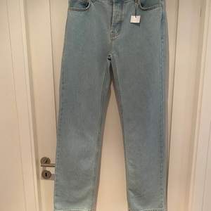 Jeans från vintage prime, oanvända i storlek 32/32. Jeansen är raka vid benen. 