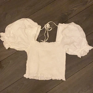 Gullig topp från hm - Gullig topp från hm. Använd fåtal gånger! Köpare står för frakt 🖤