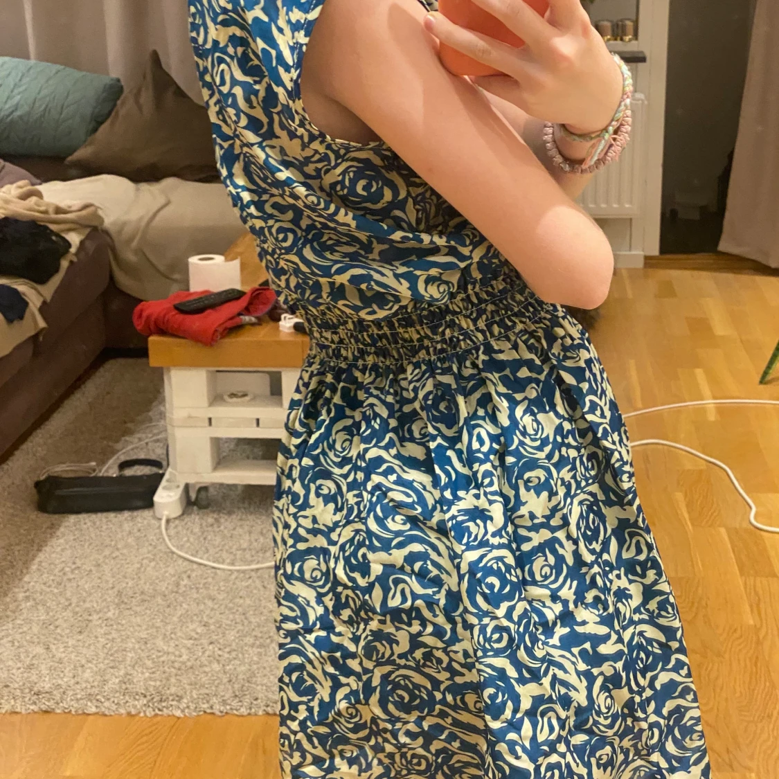 Blå och vit/gul klänning men blommönster  - 91