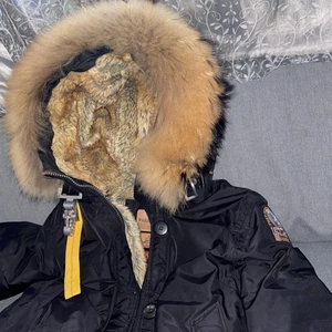 Parajumper - Pjs jacka använd i bra skick, Till män funkar helt okej på kvinnor