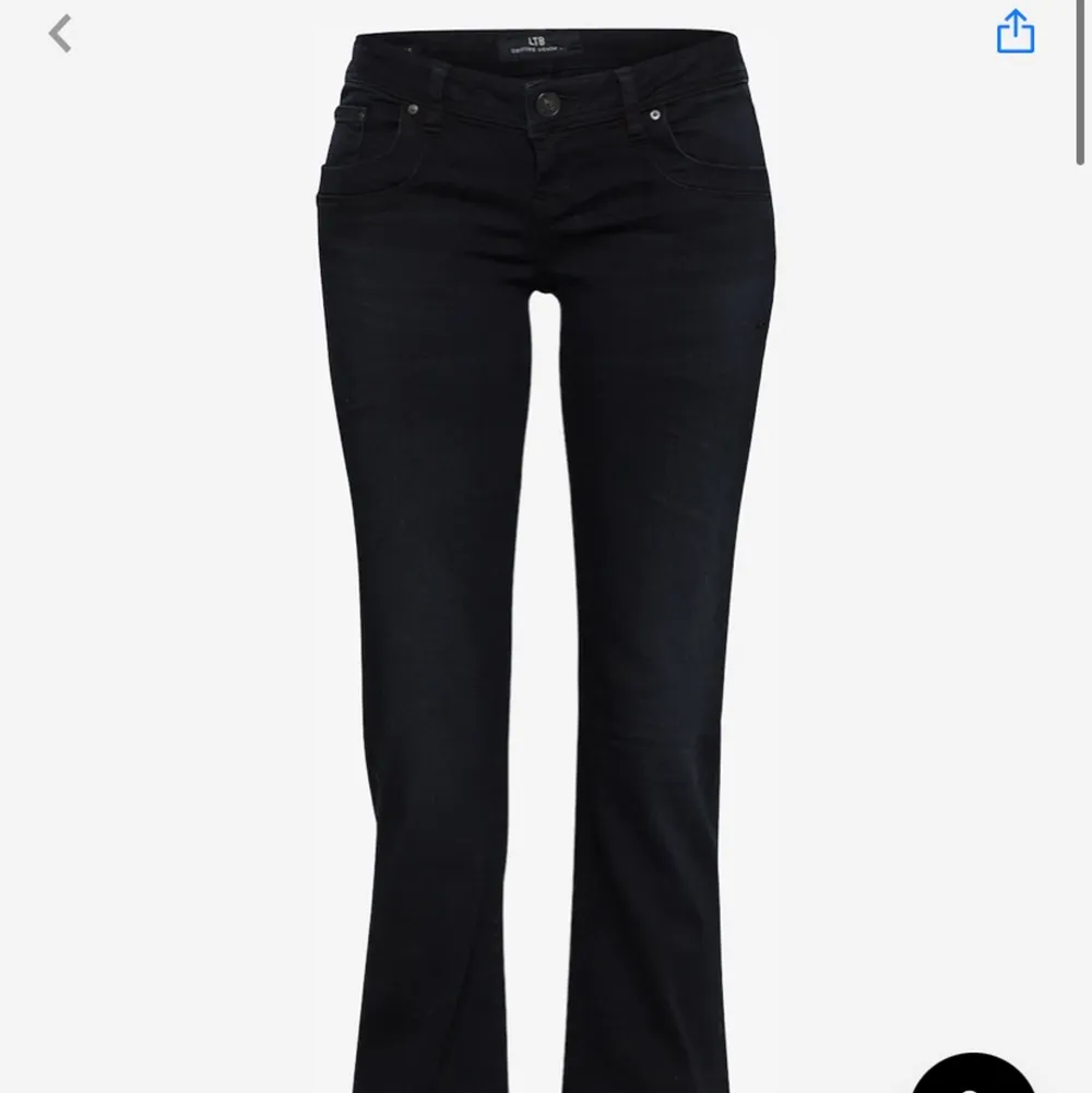 Snygga ltb jeans i färgen nattblå! Köpte på about You för 725 kronor och är använda 1 gång🫶 . Jeans & Byxor.